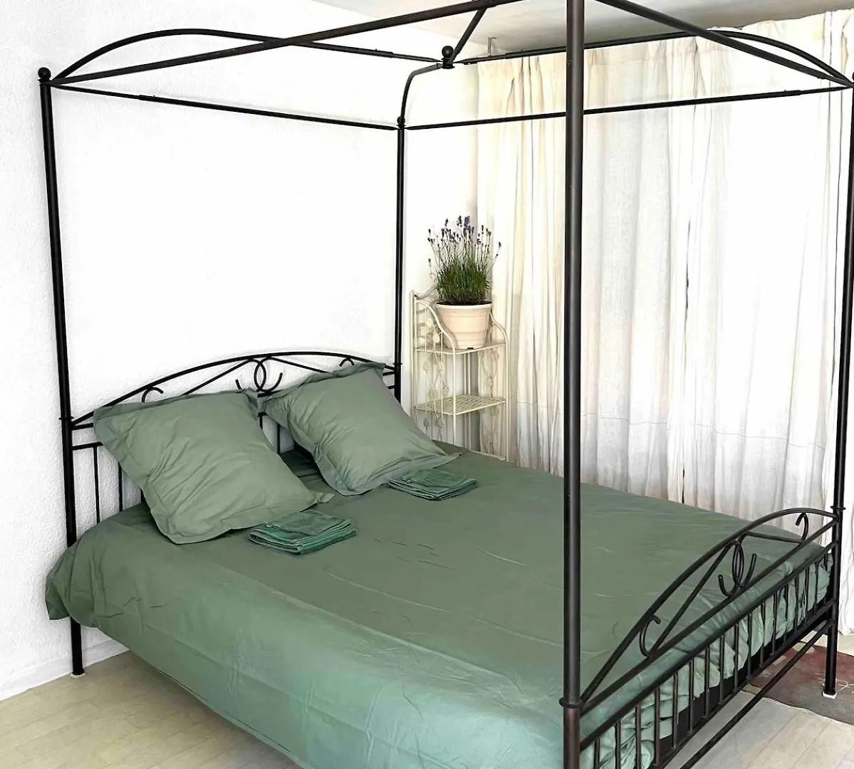 Petit Coin Boheme A Saint-Tropez & Jardin Prive Apartment